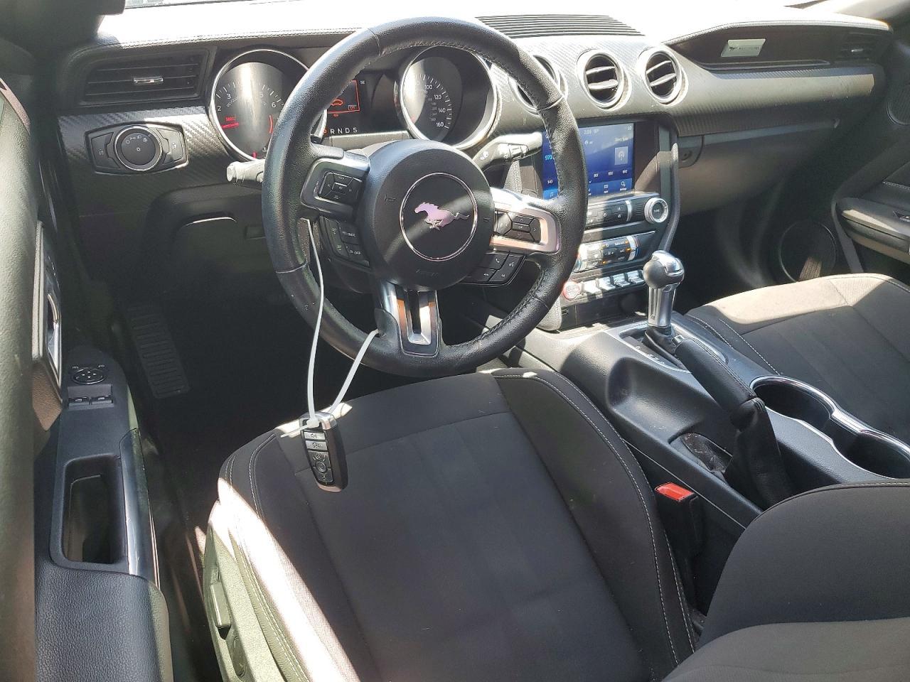 2021 Ford Mustang - zdjęcie 8