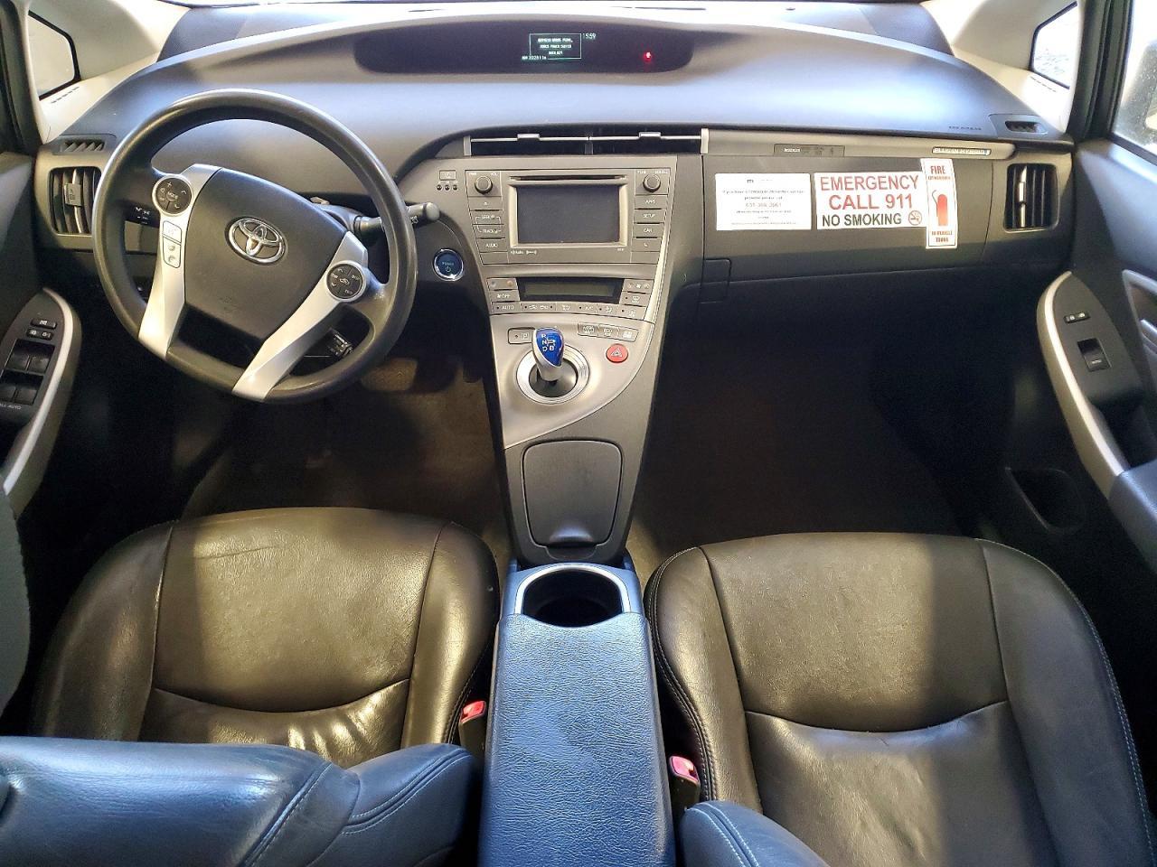 2013 Toyota Prius Plug-In Hybrid Base - zdjęcie 8