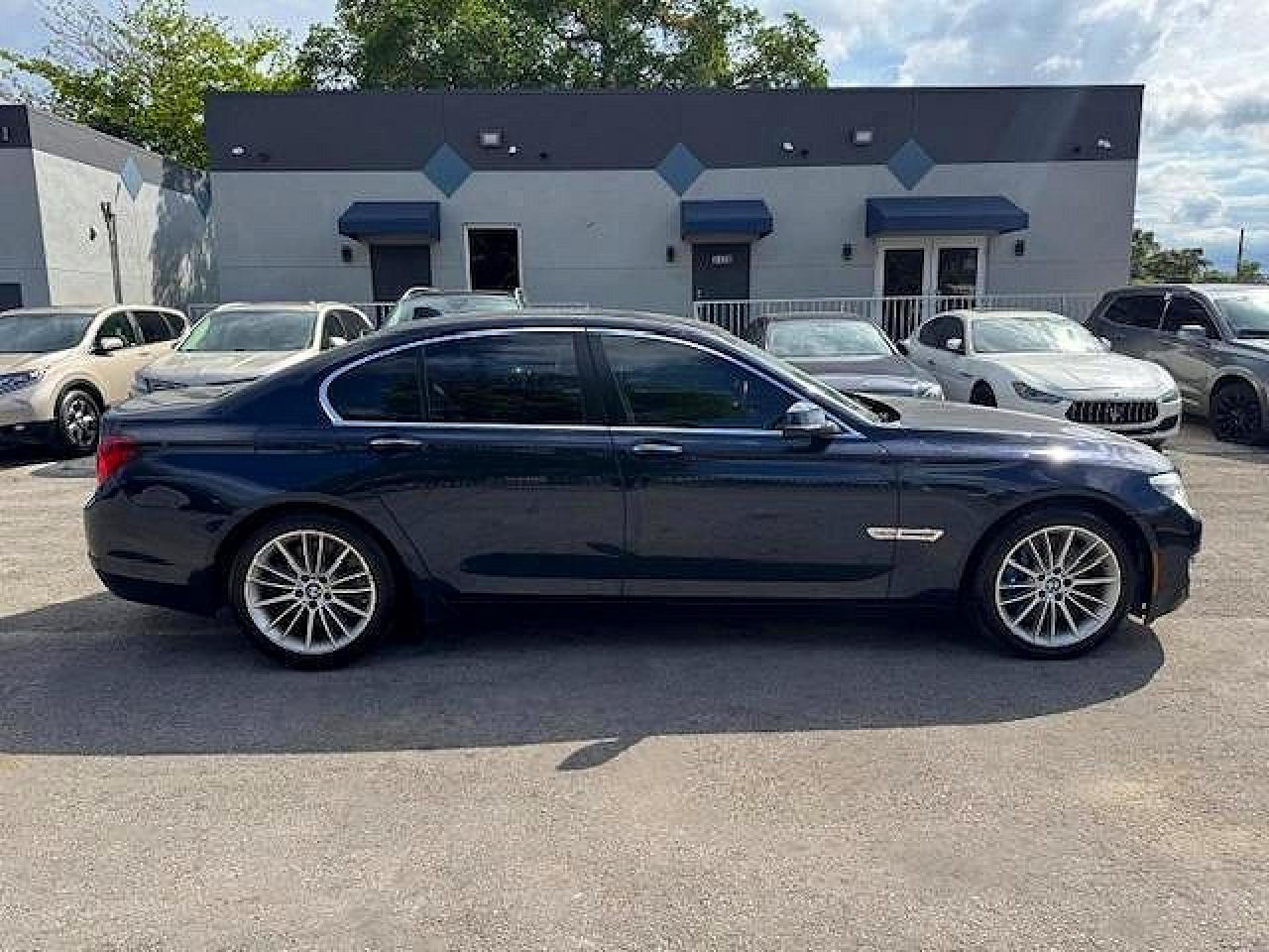 2015 BMW 750 Xi - zdjęcie 13