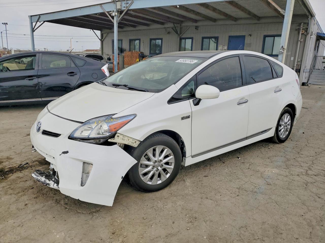 2015 Toyota Prius Plug-In Hybrid Base - zdjęcie główne