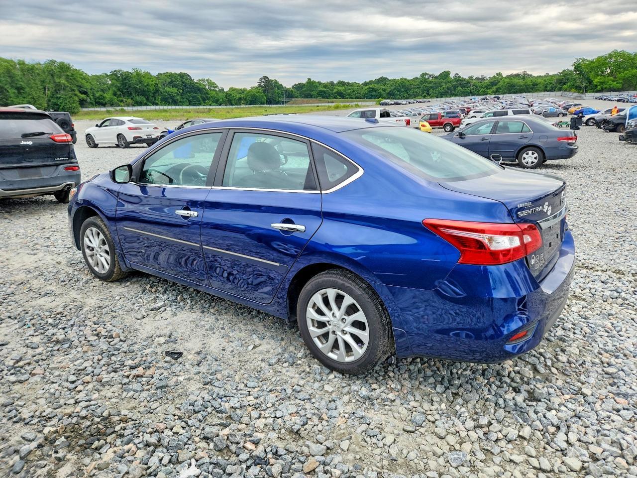 2019 Nissan Sentra Sv - zdjęcie 2