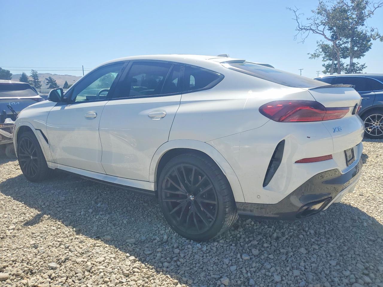 2024 BMW X6 xDrive40I - zdjęcie 2
