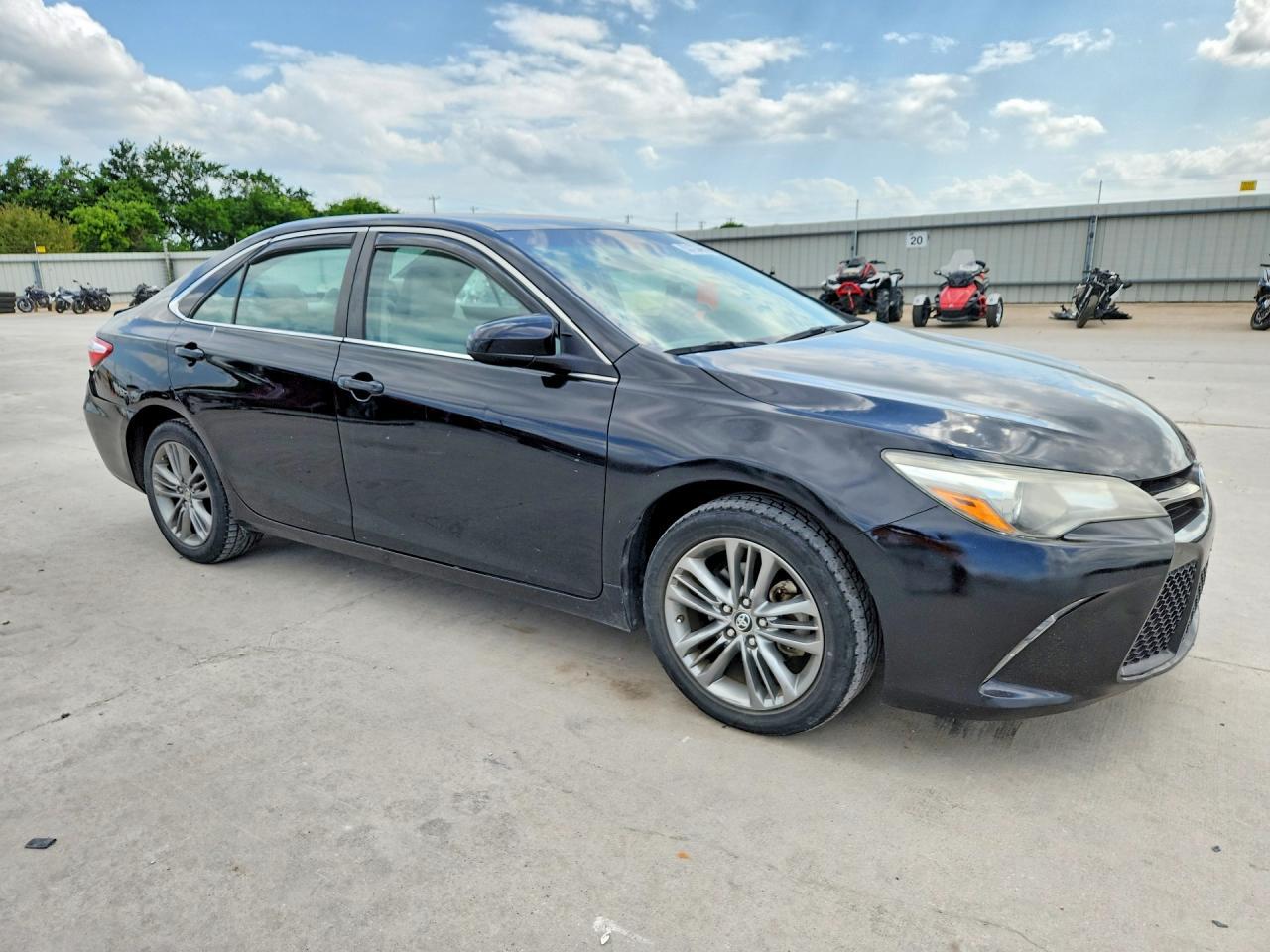 2017 Toyota Camry Se - zdjęcie 4