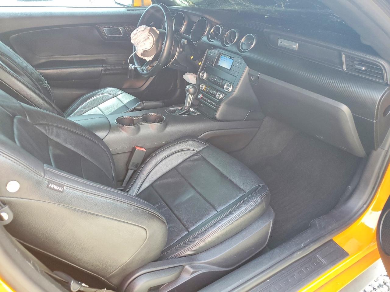 2019 Ford Mustang - zdjęcie 8