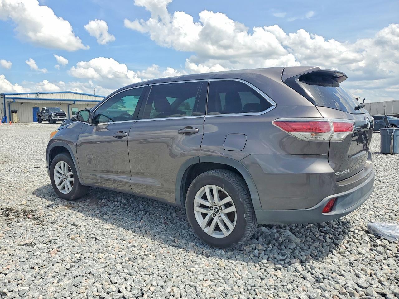 2016 Toyota Highlander Le - zdjęcie 2