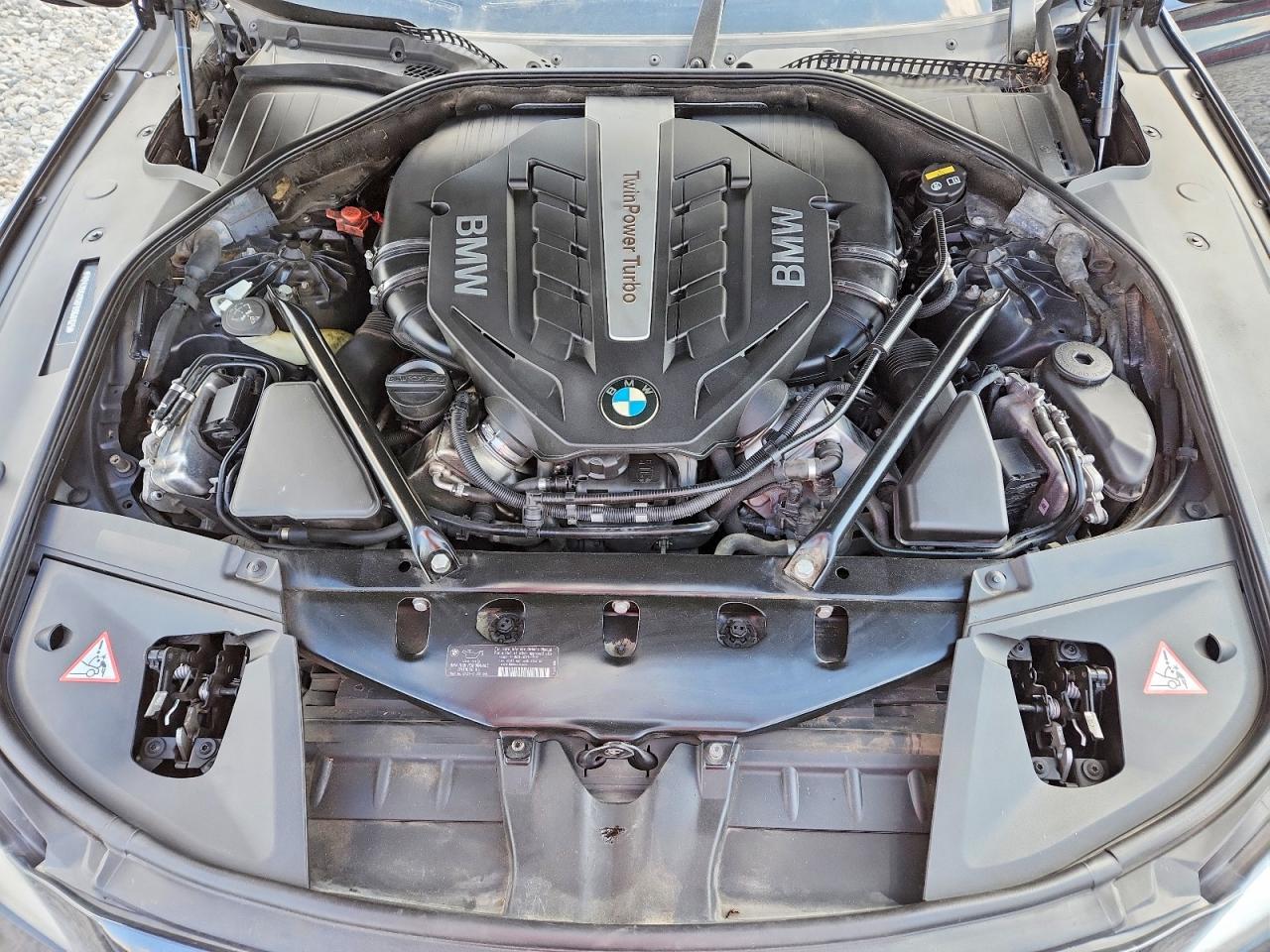 2015 BMW 750 Xi - zdjęcie 11