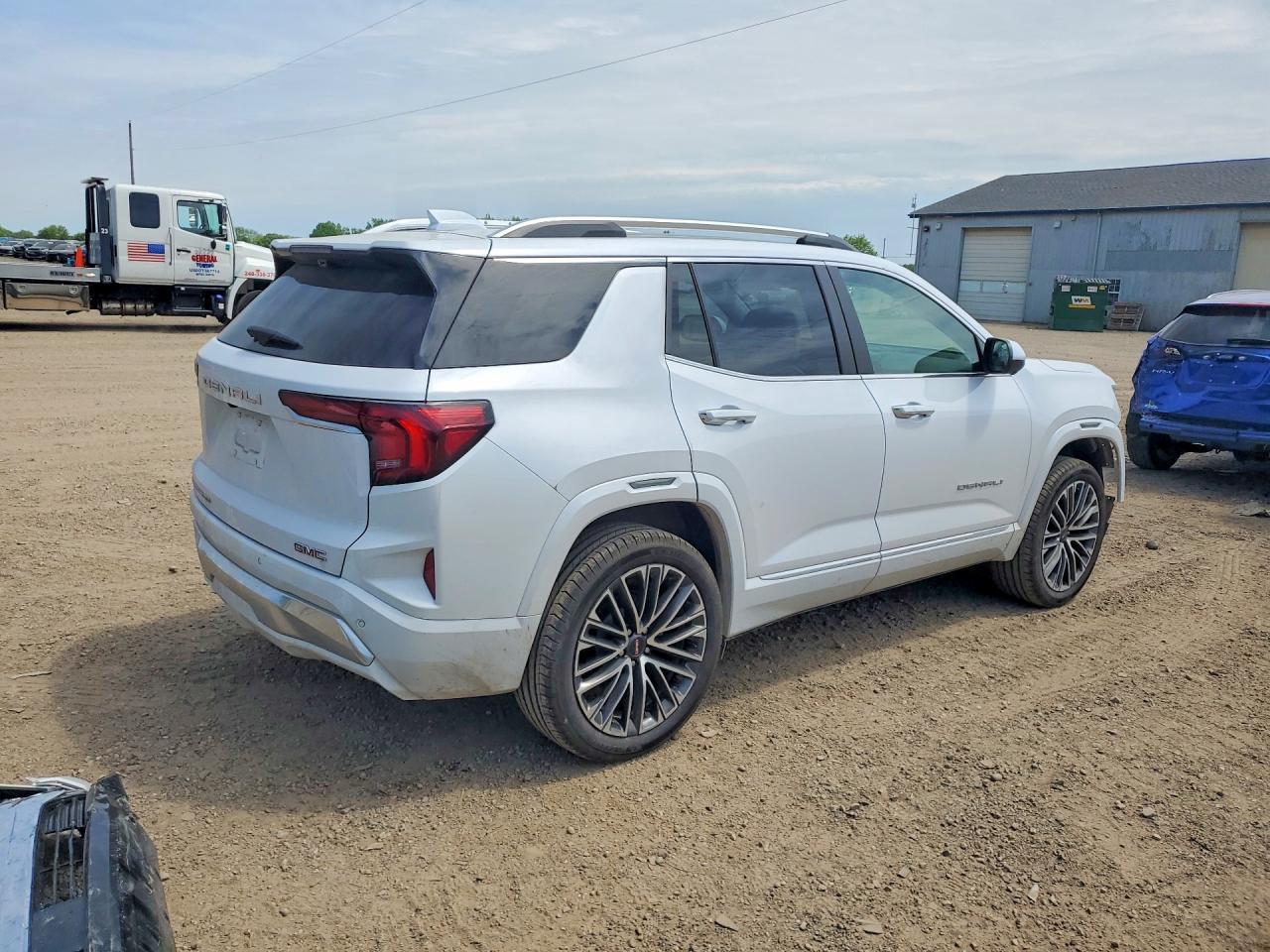 2026 GMC Terrain Denali - zdjęcie 3