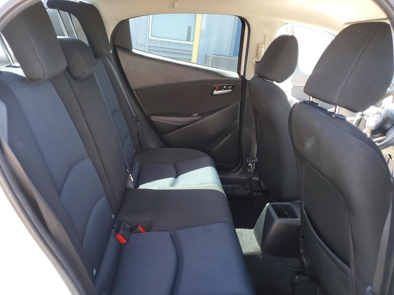 2018 Toyota Yaris Ia Base - zdjęcie 10