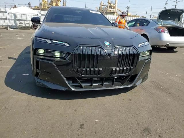 2023 BMW 740 I - zdjęcie 13