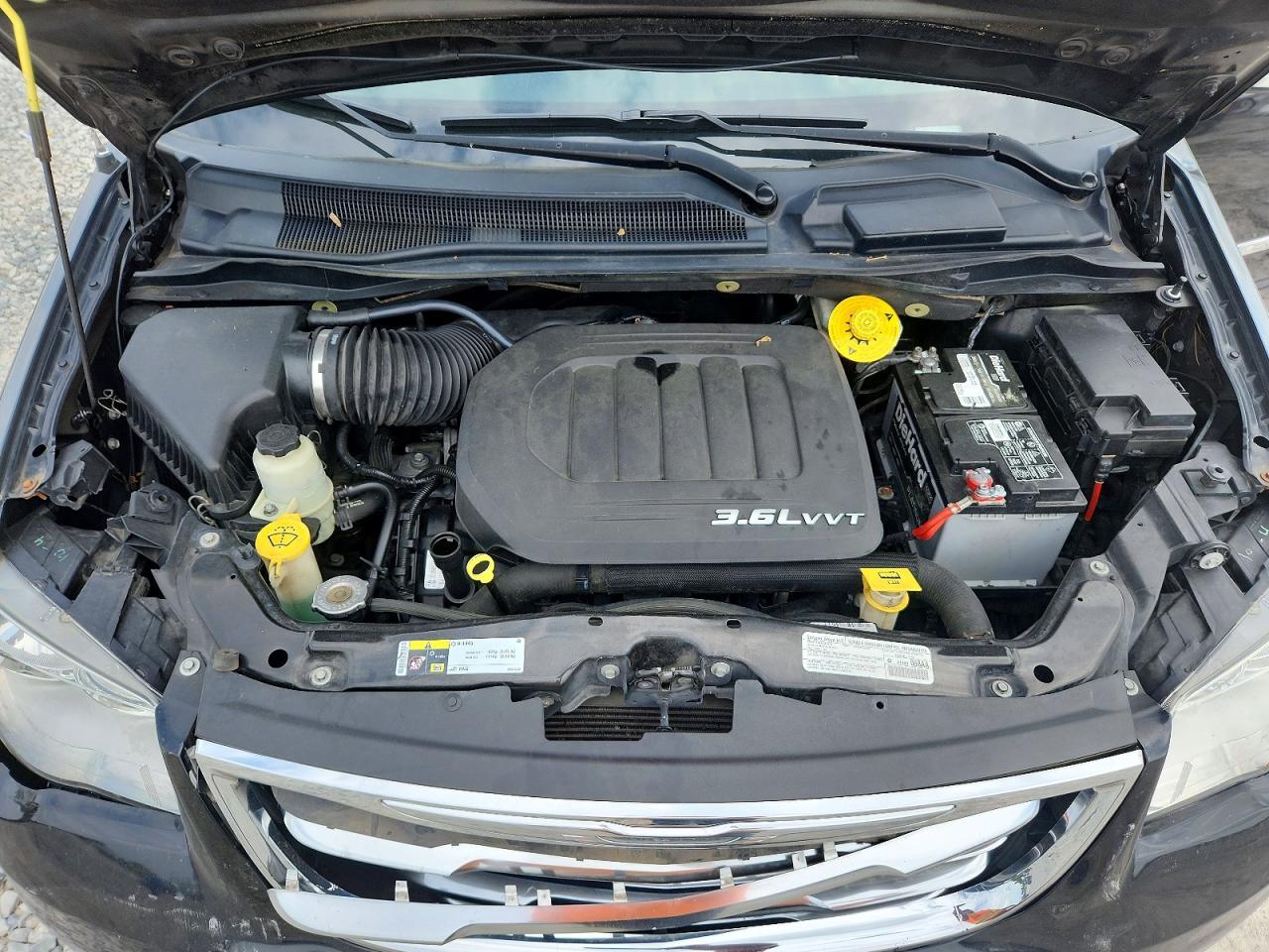 2014 Chrysler Town & Country Touring L - zdjęcie 12
