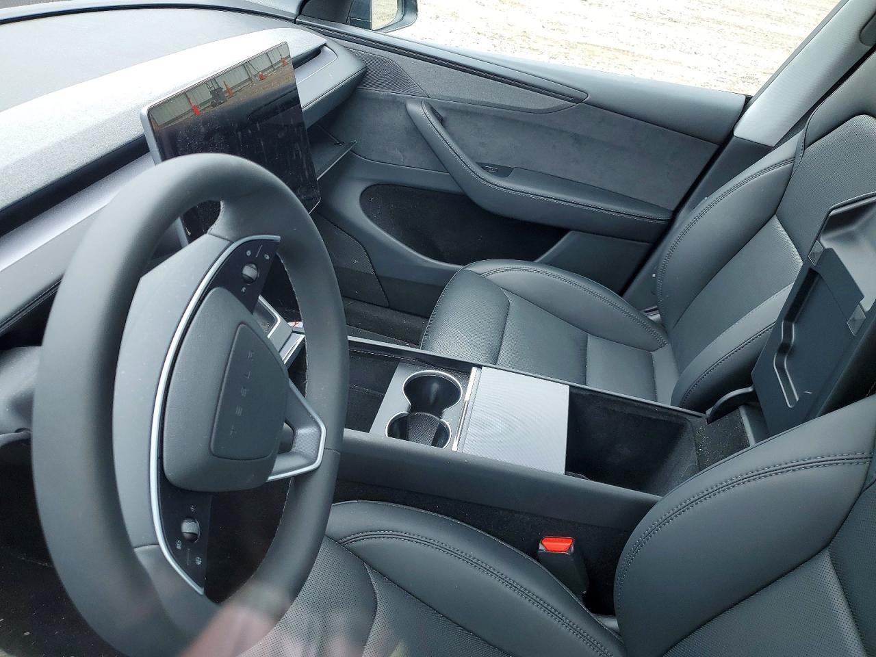 2026 Tesla Model Y - zdjęcie 9