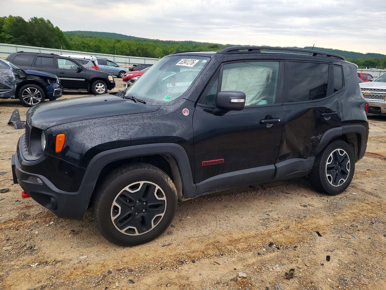 2017 Jeep Renegade Trailhawk - zdjęcie główne
