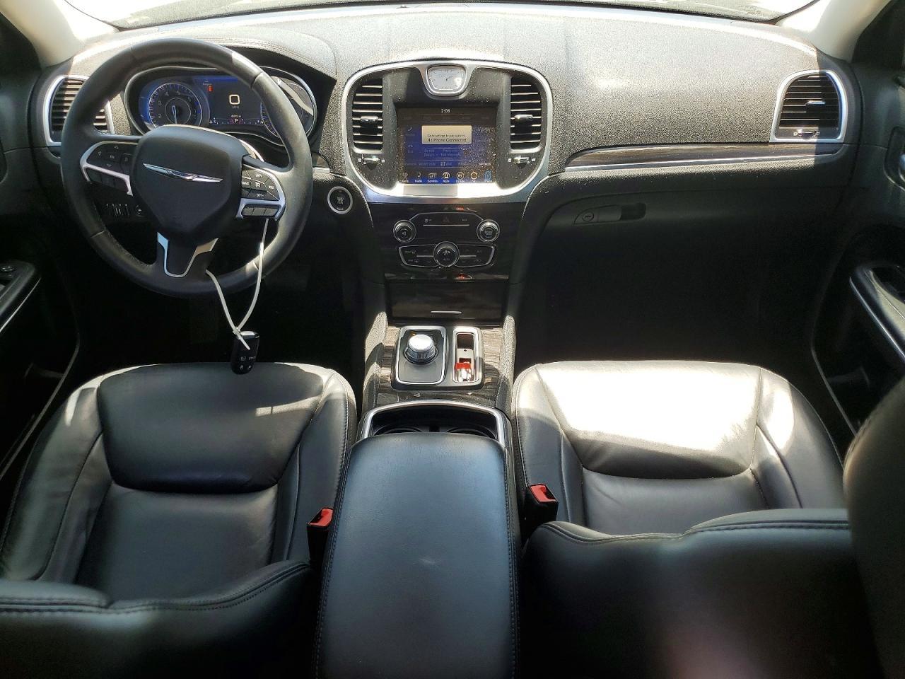 2016 Chrysler 300 Limited - zdjęcie 8