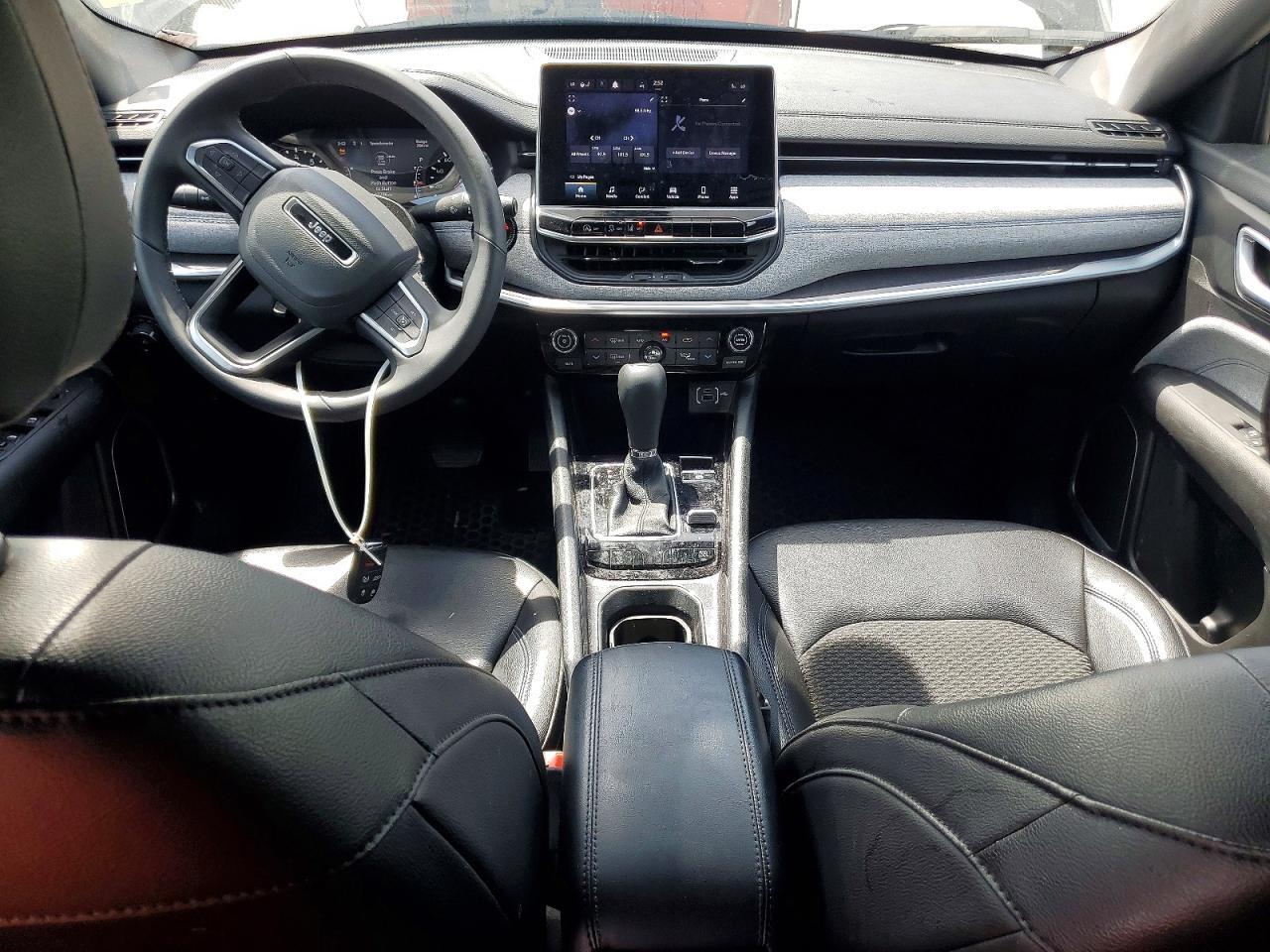 2024 Jeep Compass Latitude - zdjęcie 8