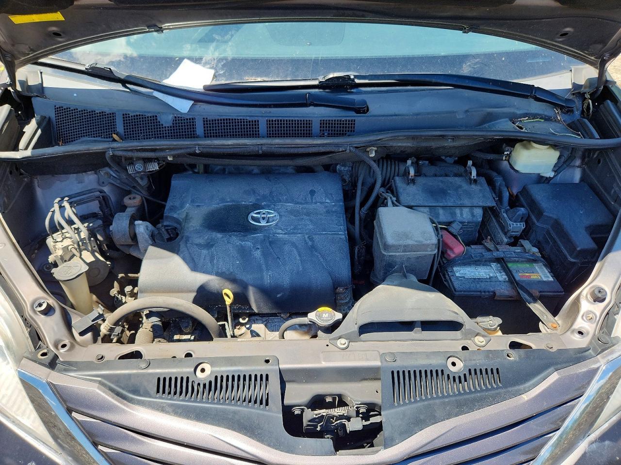 2016 Toyota Sienna Le - zdjęcie 12
