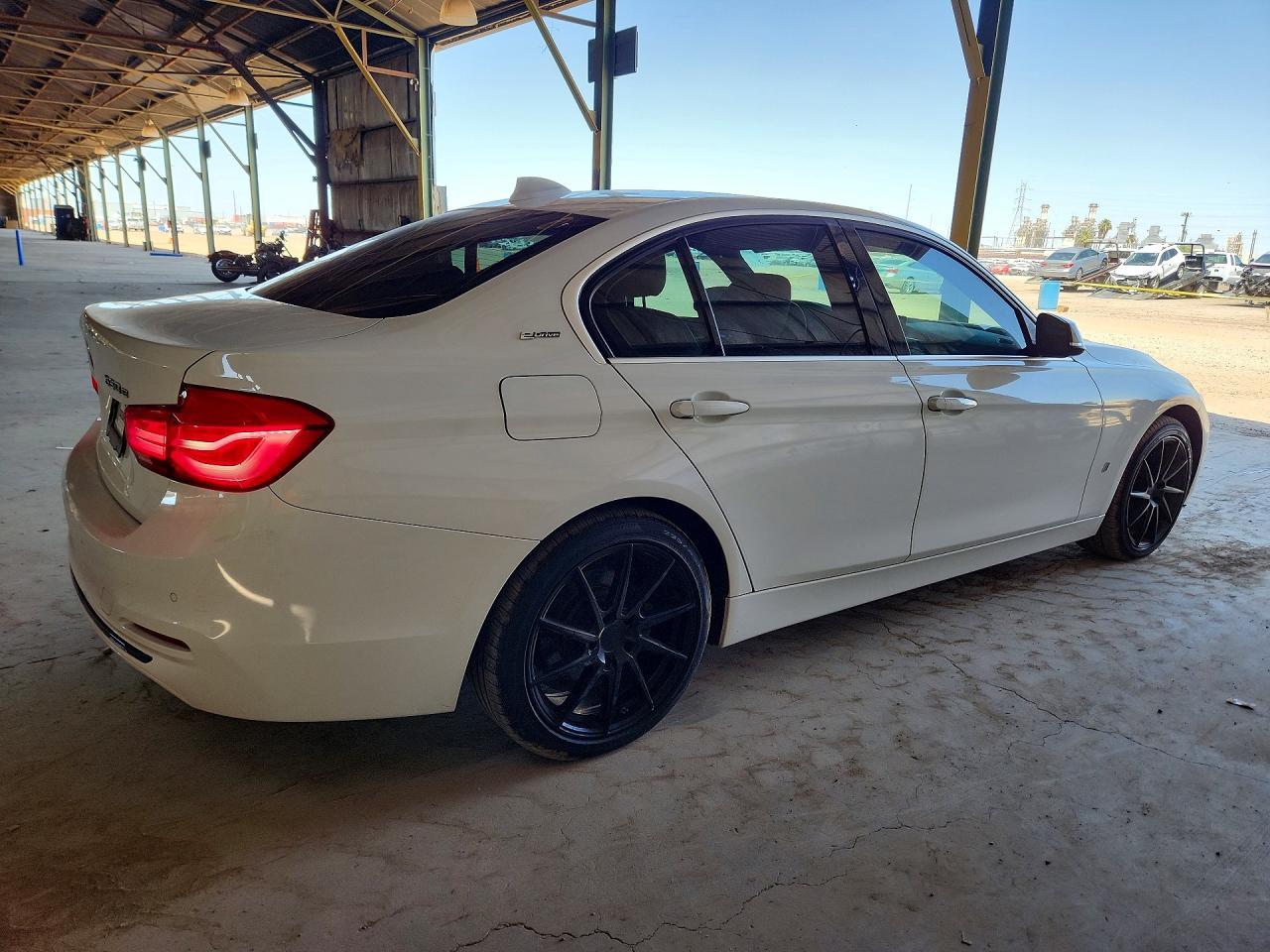 2018 BMW 330E - zdjęcie 3