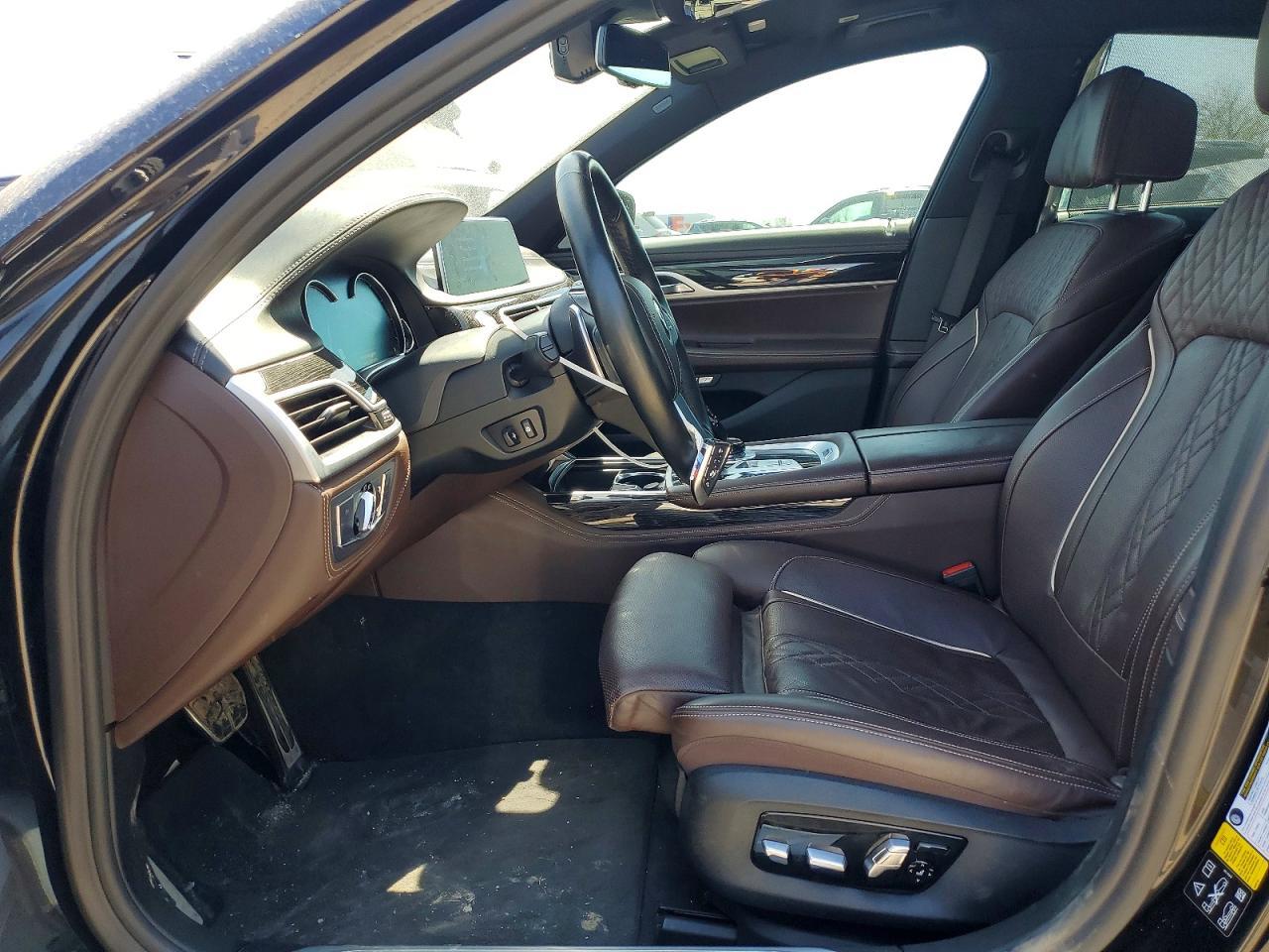 2018 BMW 750 Xi - zdjęcie 7