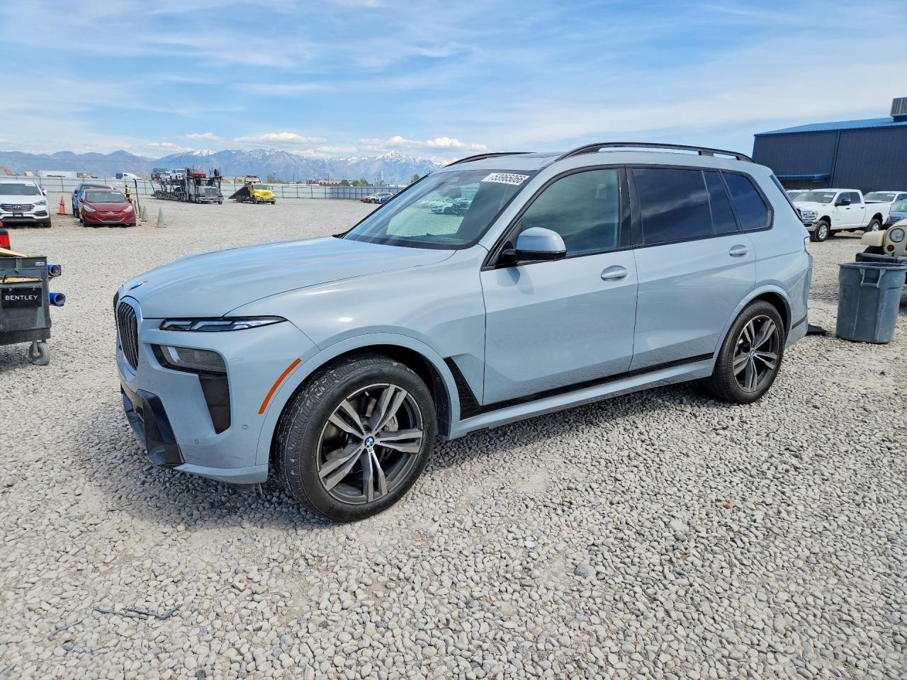 2023 BMW X7 xDrive40I - zdjęcie główne