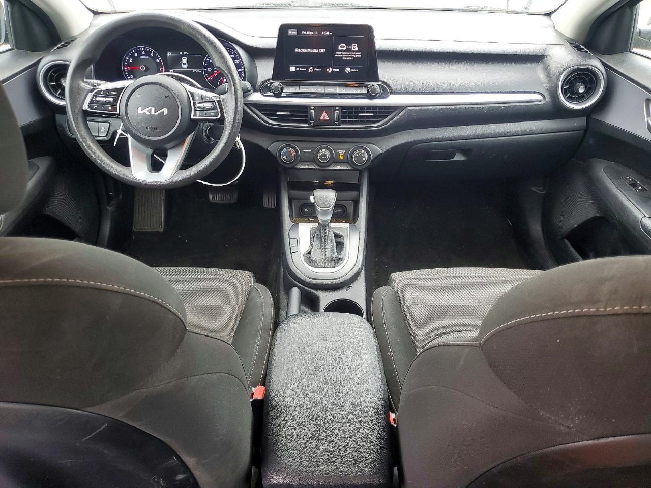 2022 Kia Forte Lxs - zdjęcie 8
