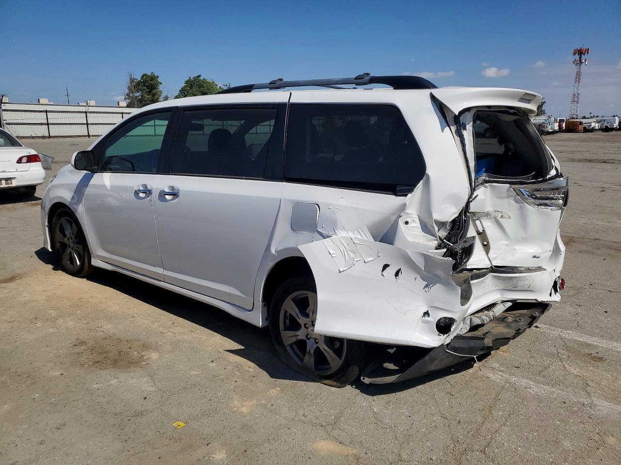 2017 Toyota Sienna Se - zdjęcie 2