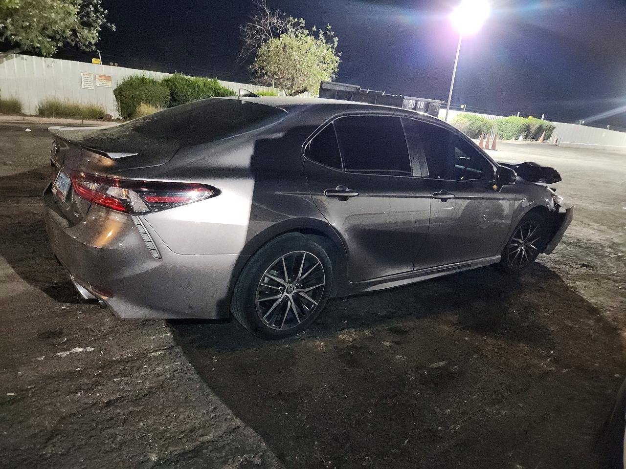 2024 Toyota Camry Se - zdjęcie 3