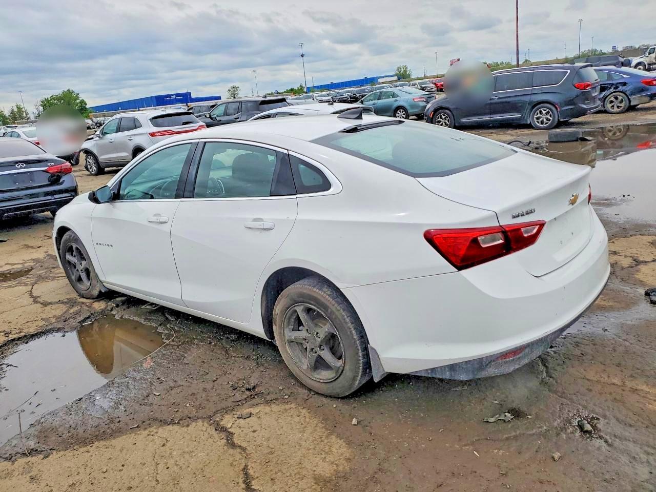 2018 Chevrolet Malibu Ls - zdjęcie 2