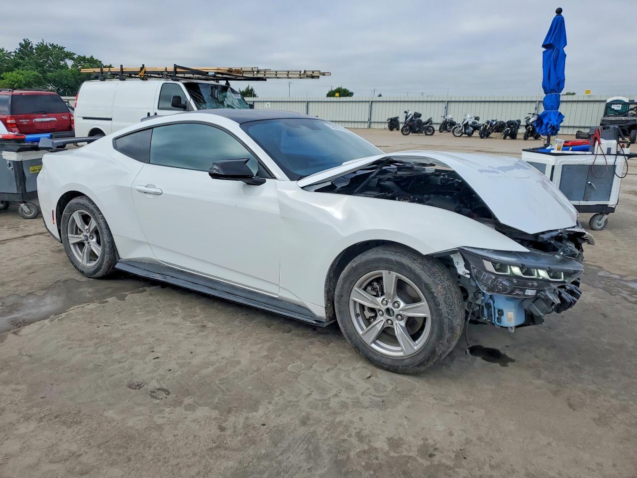2024 Ford Mustang - zdjęcie 4