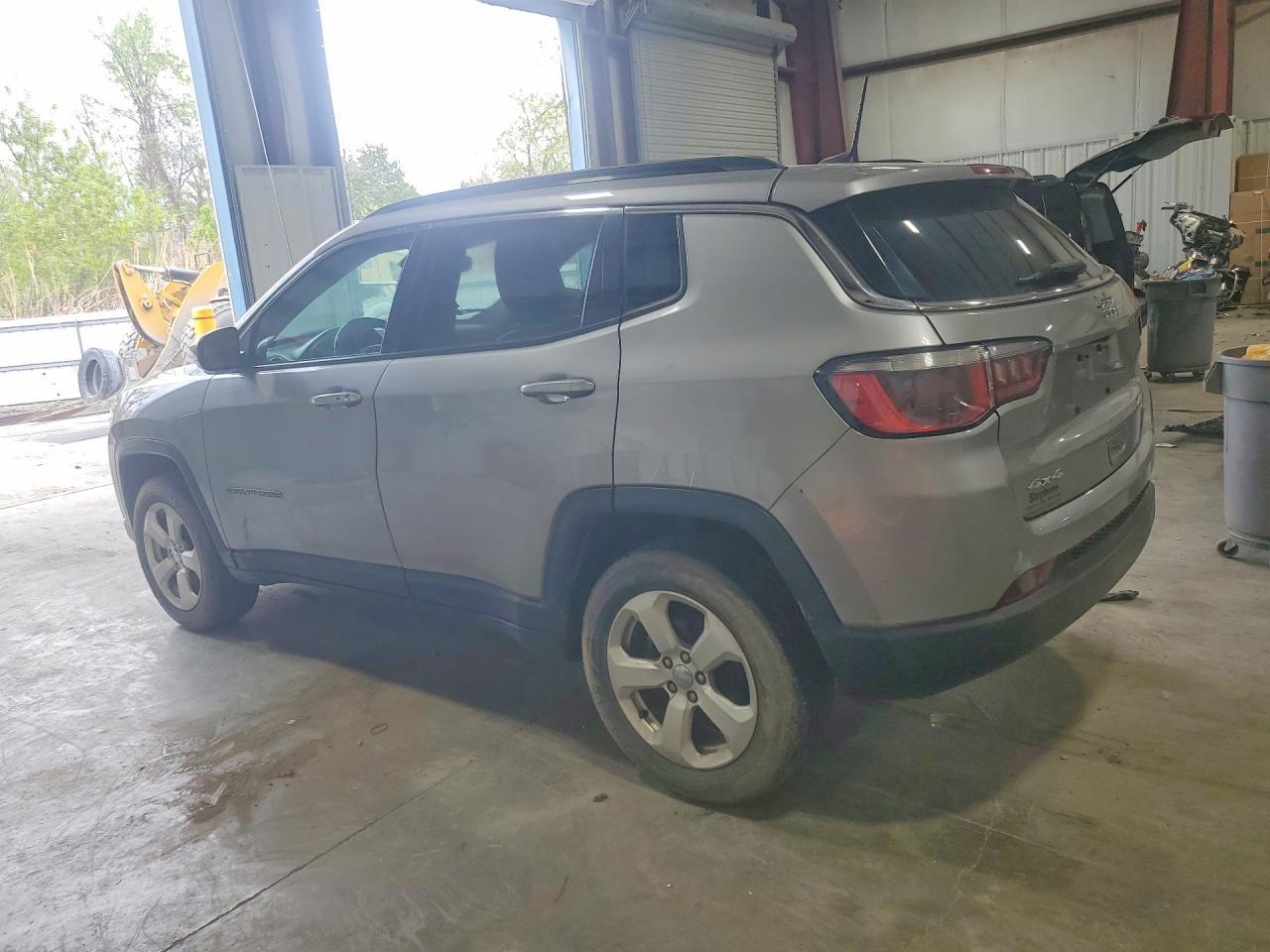 2019 Jeep Compass Latitude - zdjęcie 2