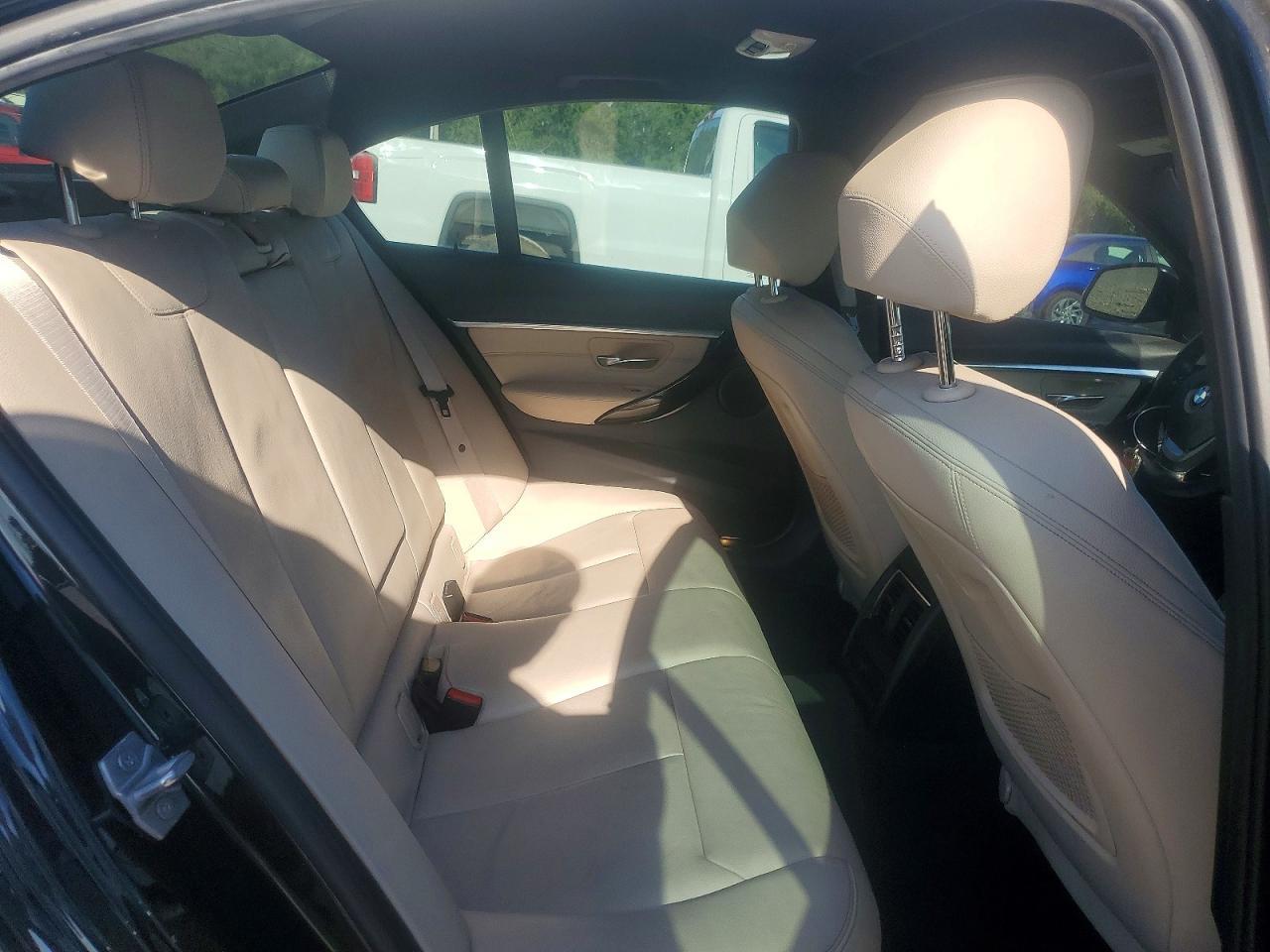 2017 BMW 330 Xi - zdjęcie 10