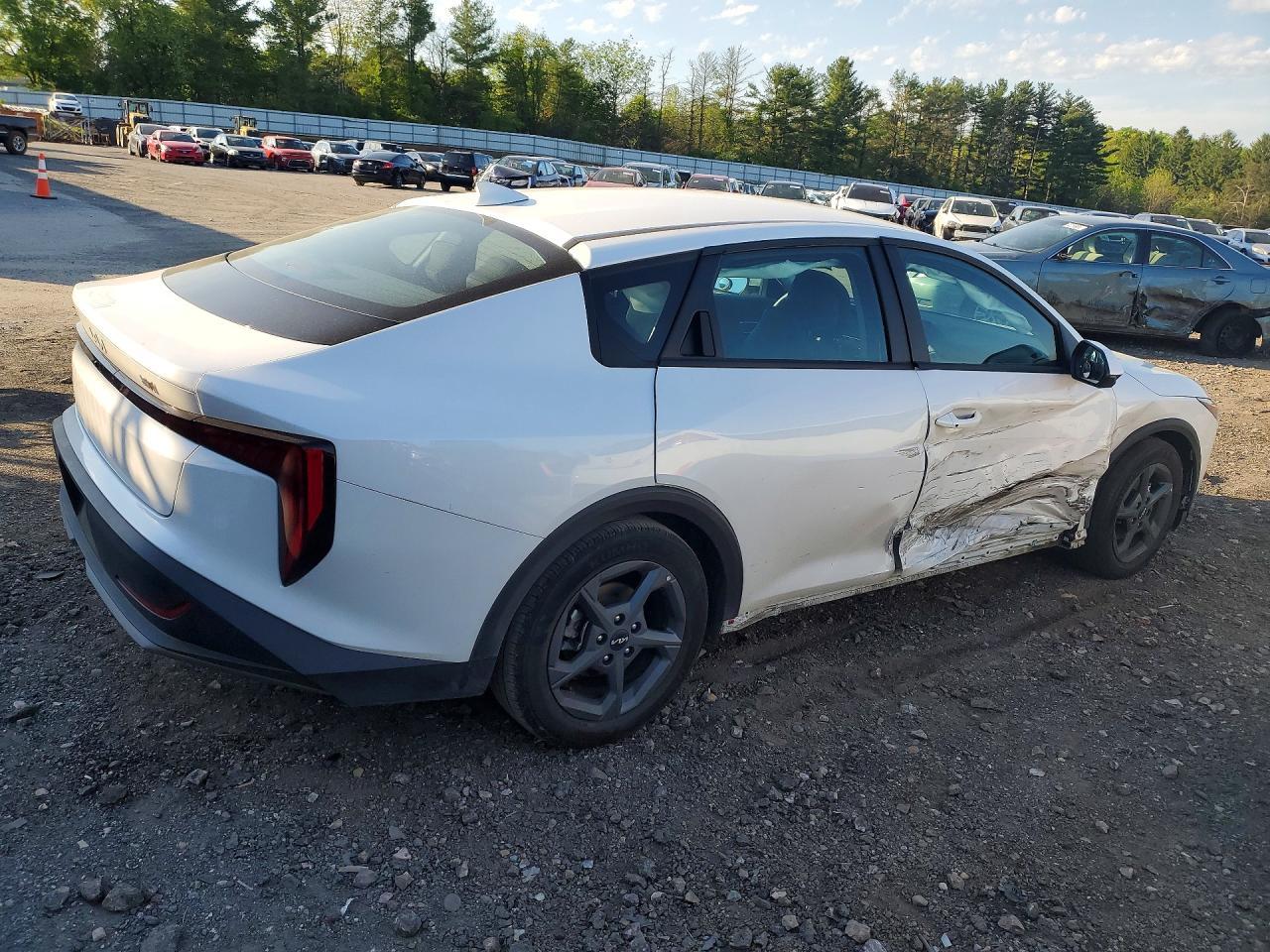 2025 Kia K4 Lxs - zdjęcie 3