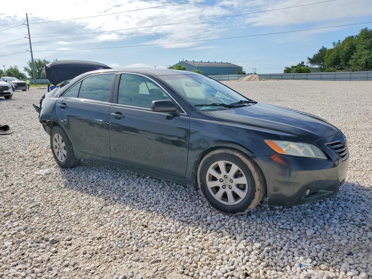 2024 Toyota Camry Xle V6 - zdjęcie 4