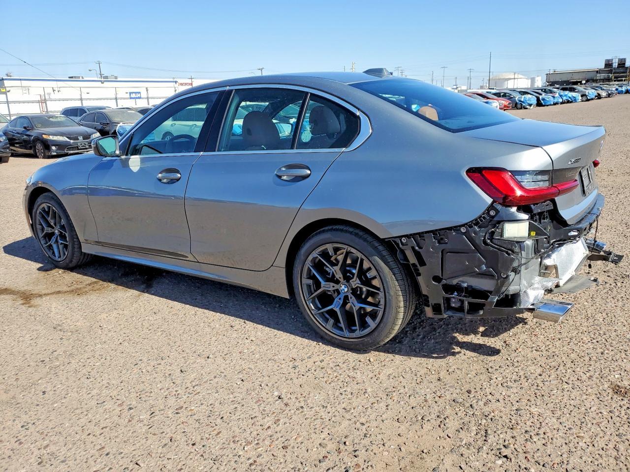 2026 BMW 330Xi - zdjęcie 2