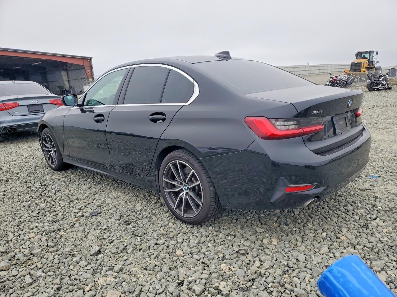 2020 BMW Seria 3 330i - zdjęcie 2