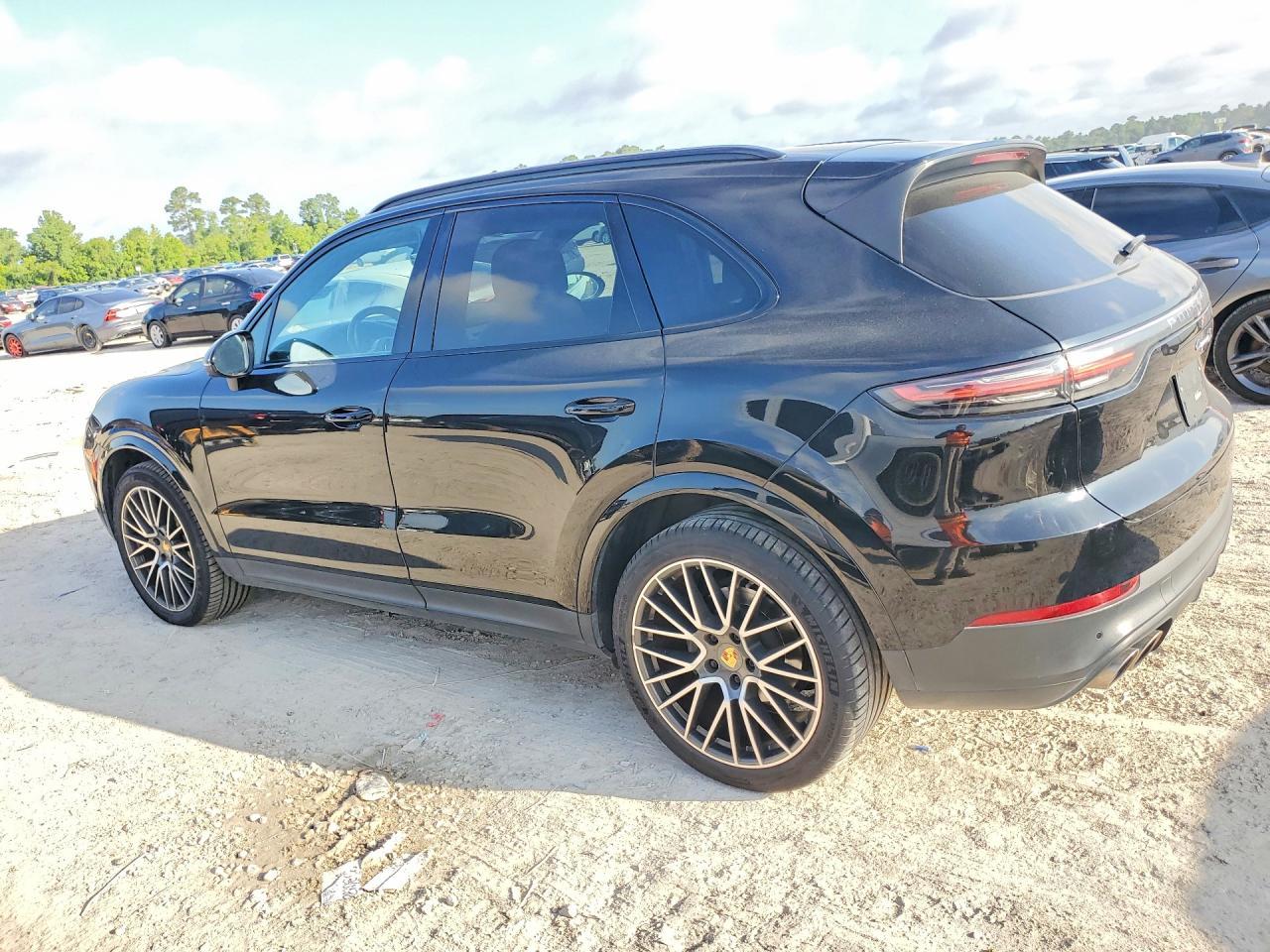 2021 Porsche Cayenne S - zdjęcie 2