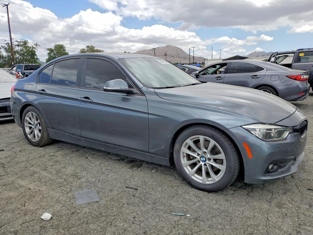 2018 BMW 320 I - zdjęcie 4