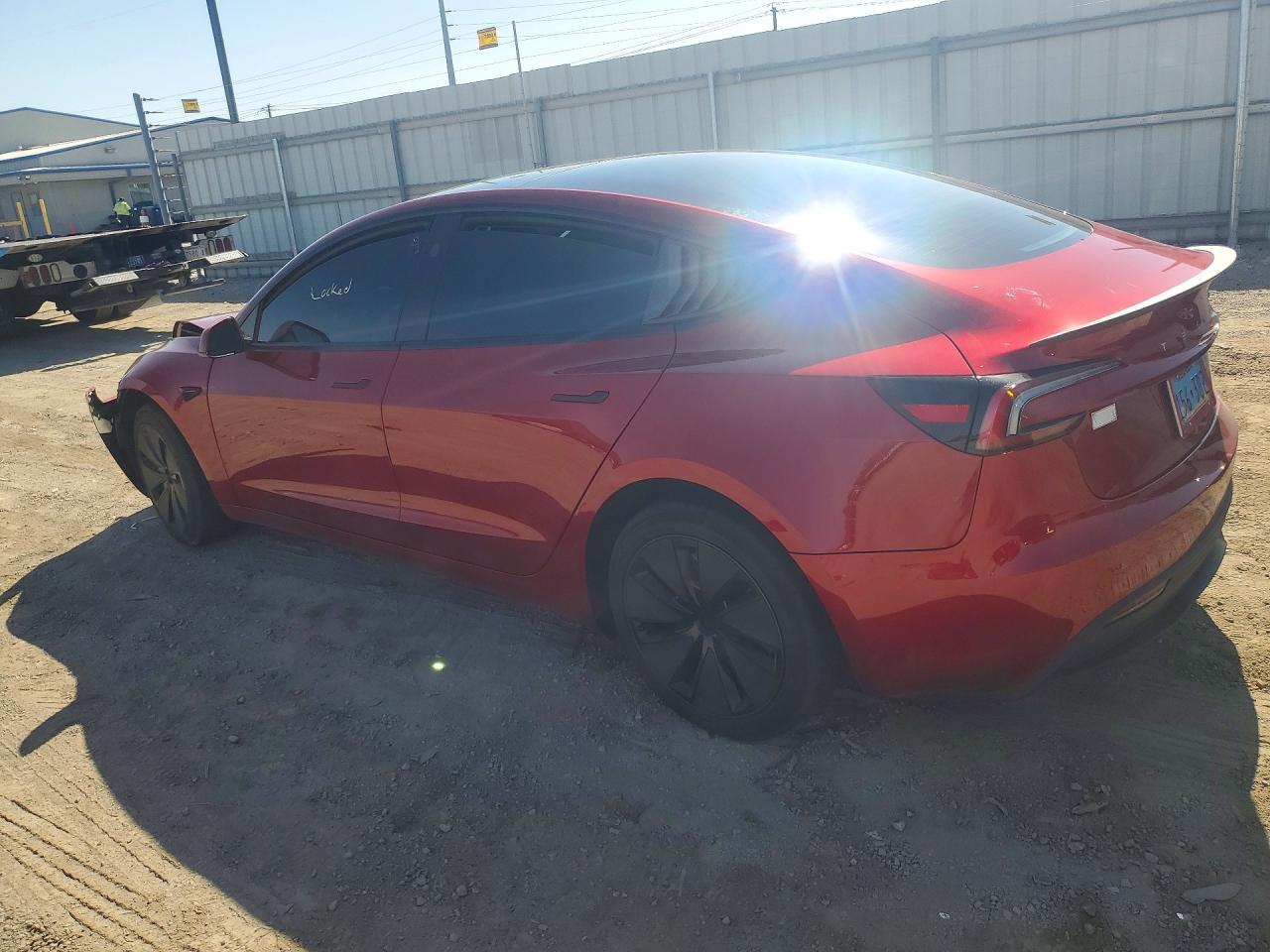 2025 Tesla Model 3 - zdjęcie 2