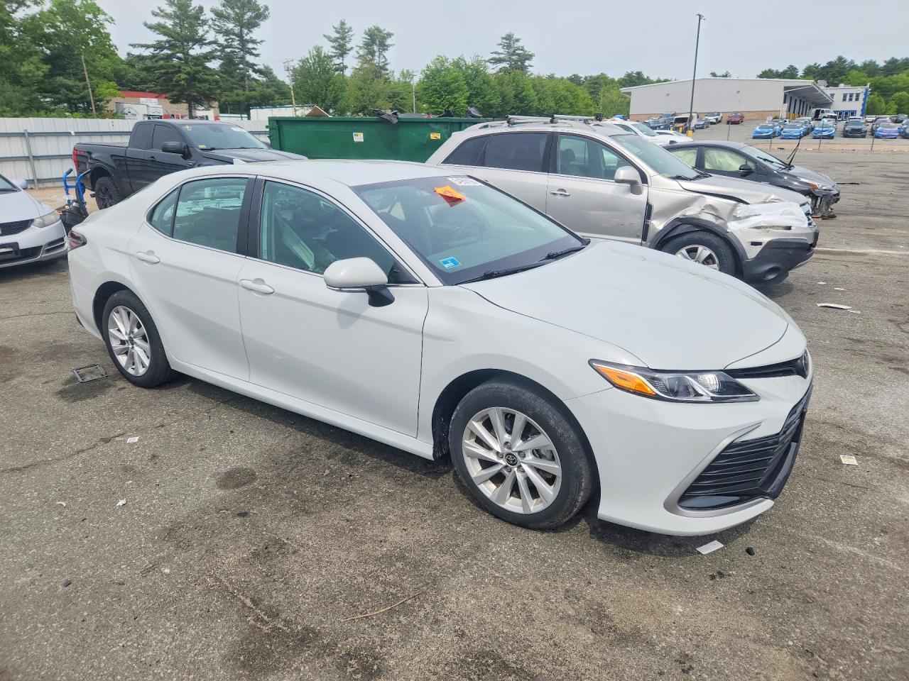 2024 Toyota Camry Le - zdjęcie 4