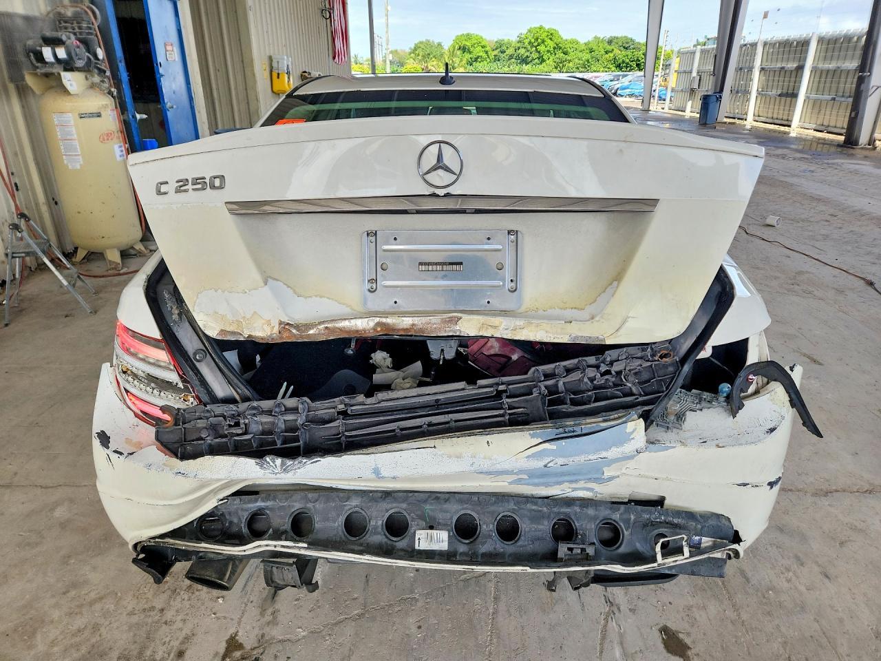2014 Mercedes-Benz C 250 - zdjęcie 6