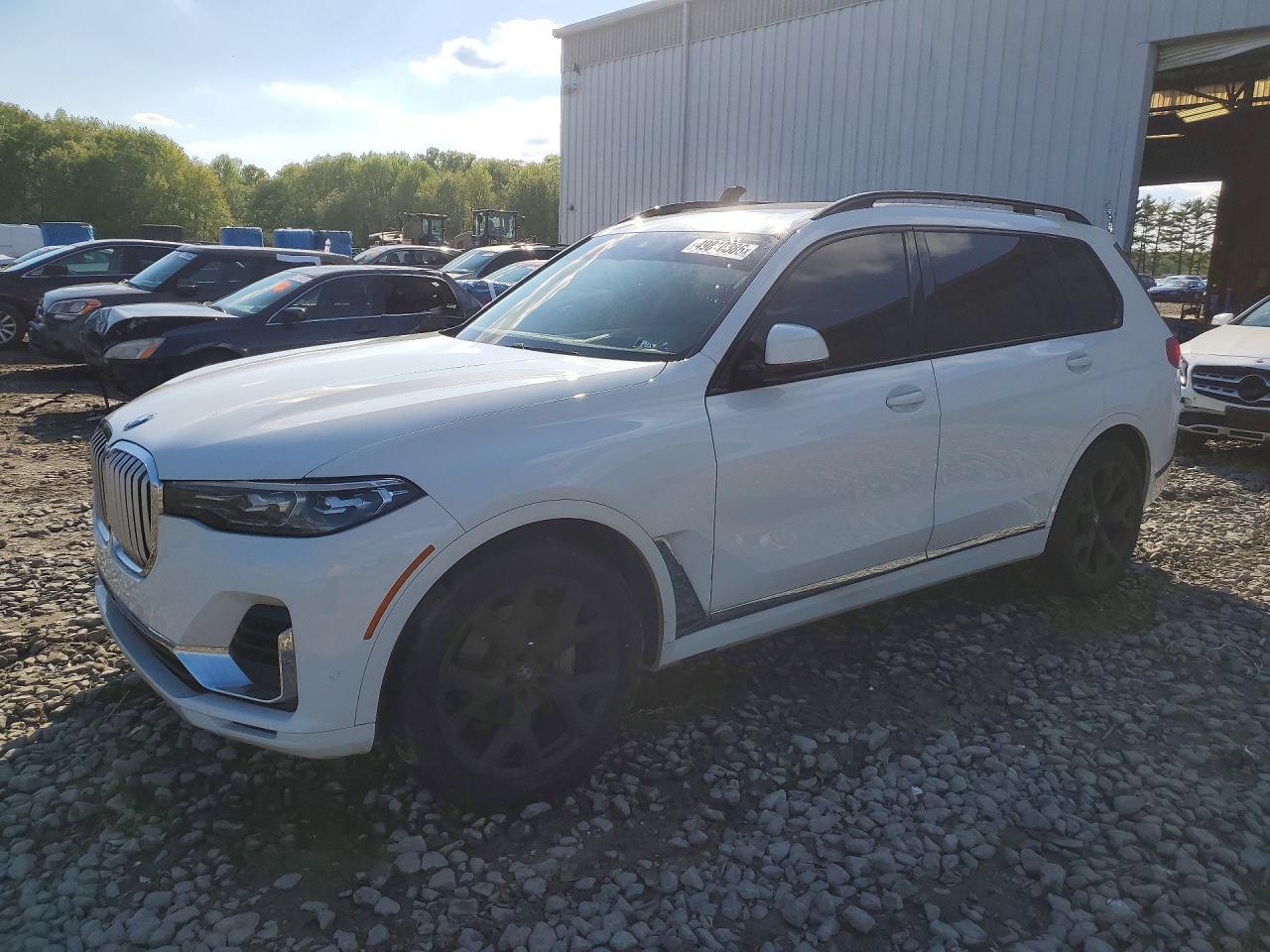 2022 BMW X7 xDrive40I - zdjęcie główne