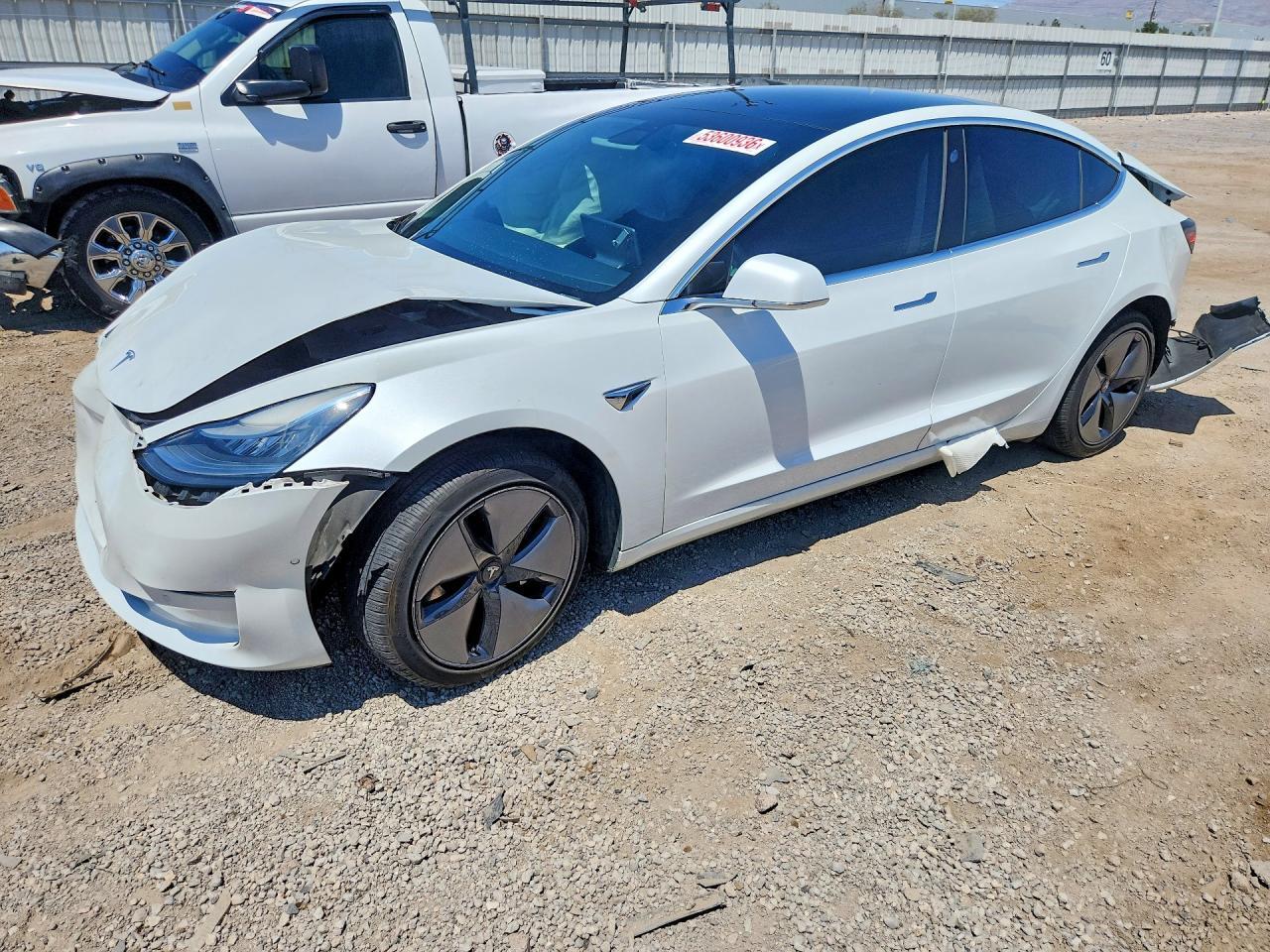 2019 Tesla Model 3 - zdjęcie główne