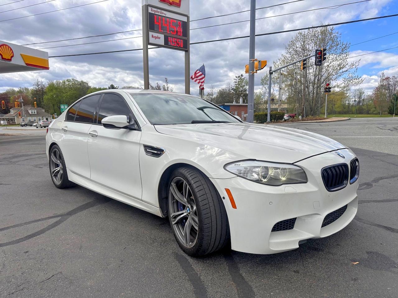 2013 BMW M5 - zdjęcie główne