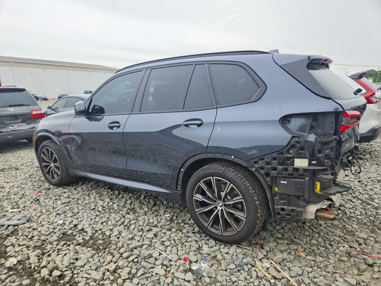 2022 BMW X5 xDrive40I - zdjęcie 2