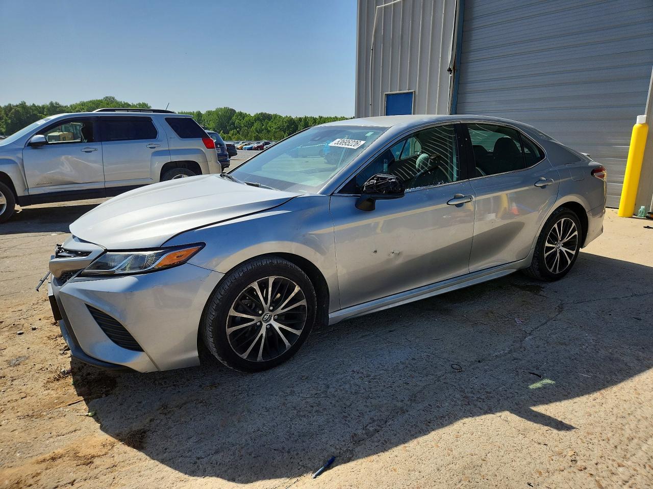 2020 Toyota Camry Se - zdjęcie główne