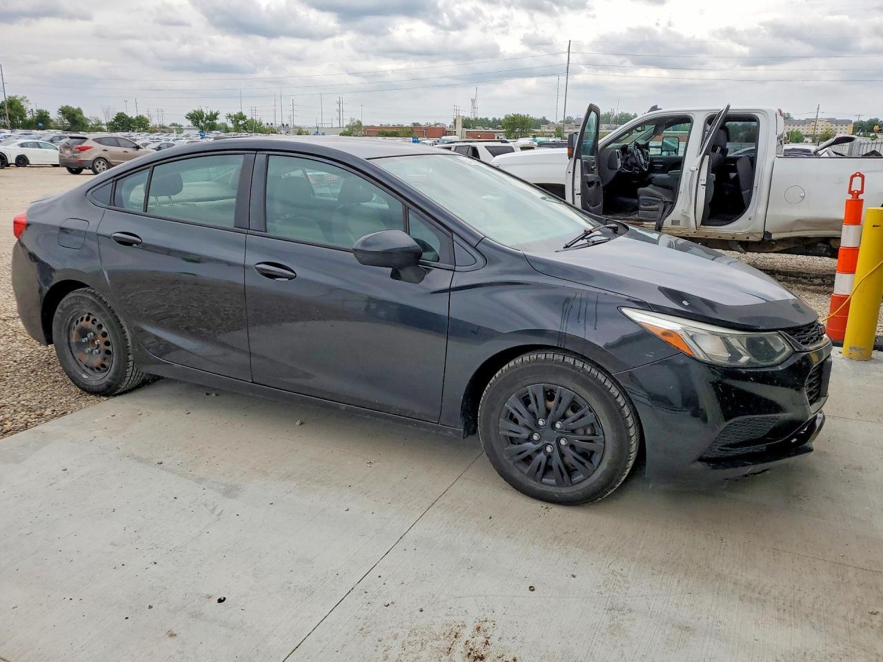 2017 Chevrolet Cruze Ls - zdjęcie 4