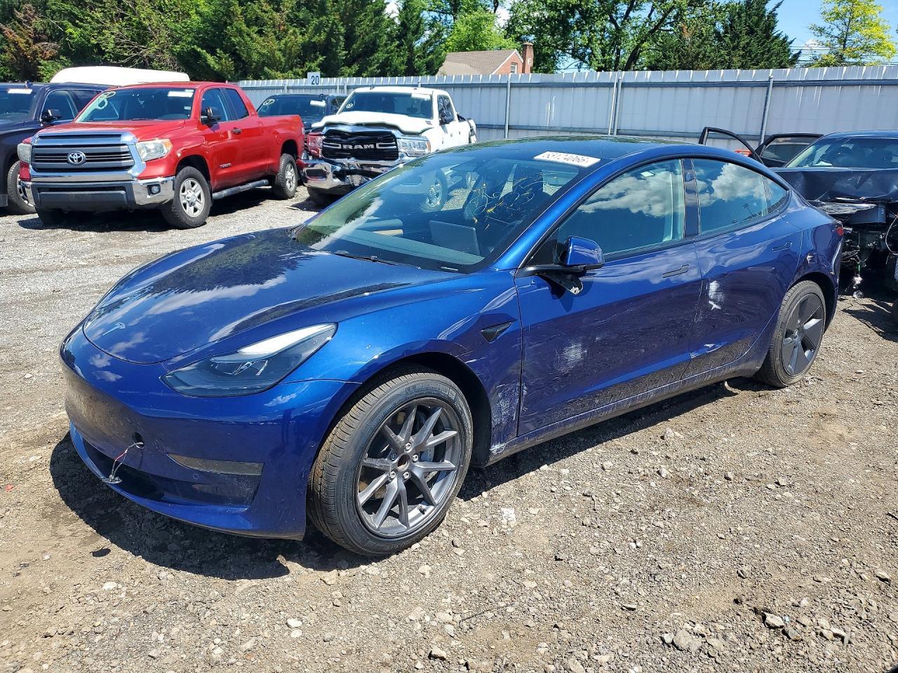 2022 Tesla Model 3 - zdjęcie główne