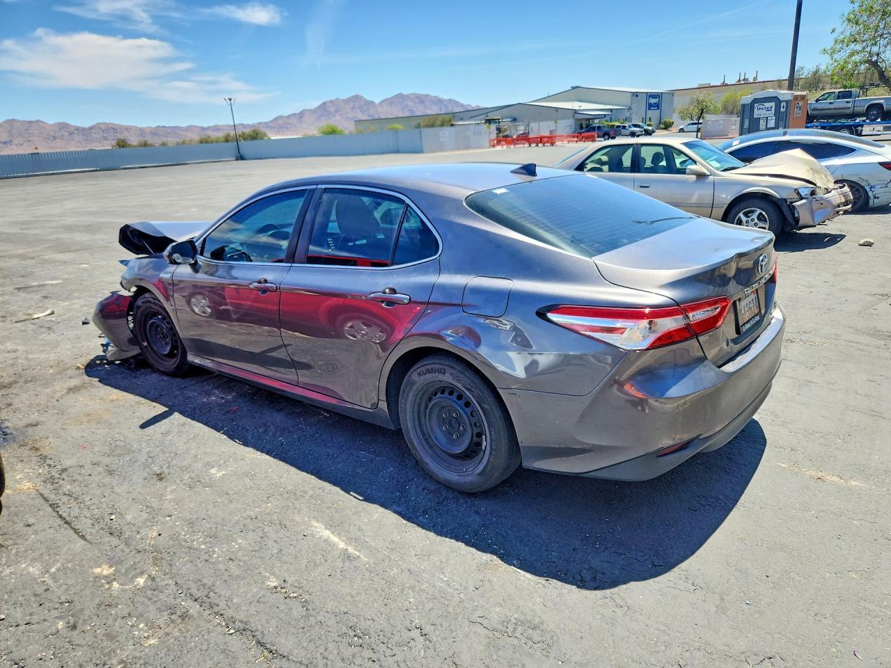 2019 Toyota Camry Le - zdjęcie 2
