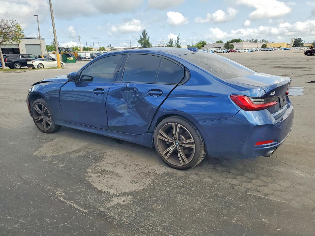 2023 BMW 330I - zdjęcie 2