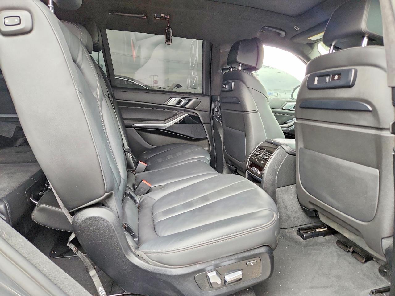 2021 BMW X7 xDrive40I - zdjęcie 11