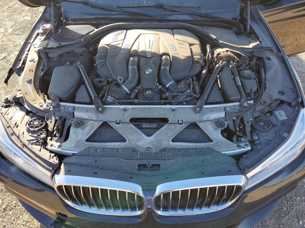 2016 BMW 750 Xi - zdjęcie 11