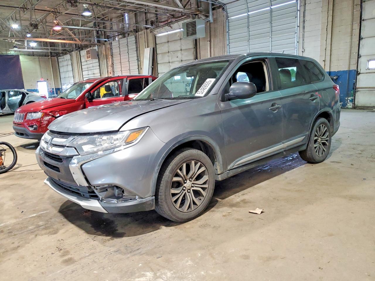 2016 Mitsubishi Outlander Se - zdjęcie główne